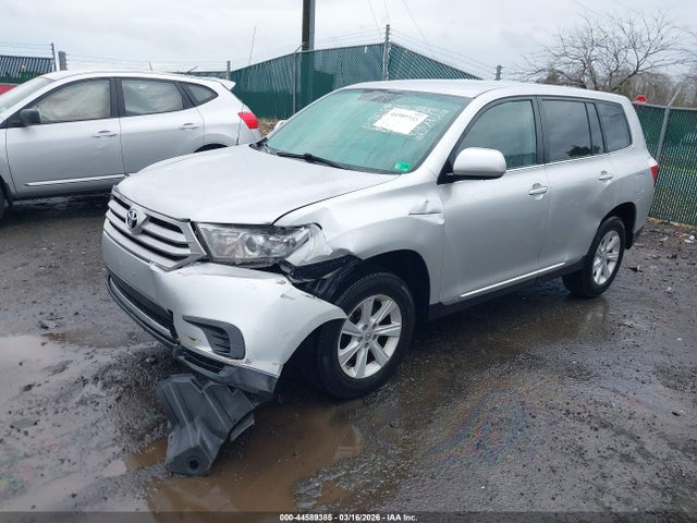 Toyota Highlander Base V6