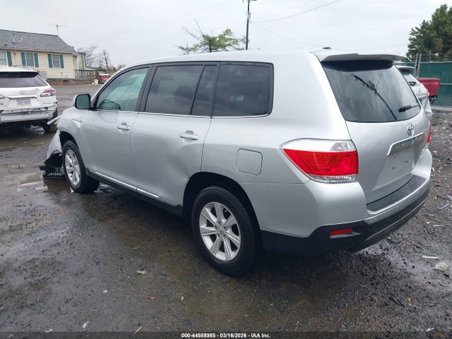 Toyota Highlander Base V6
