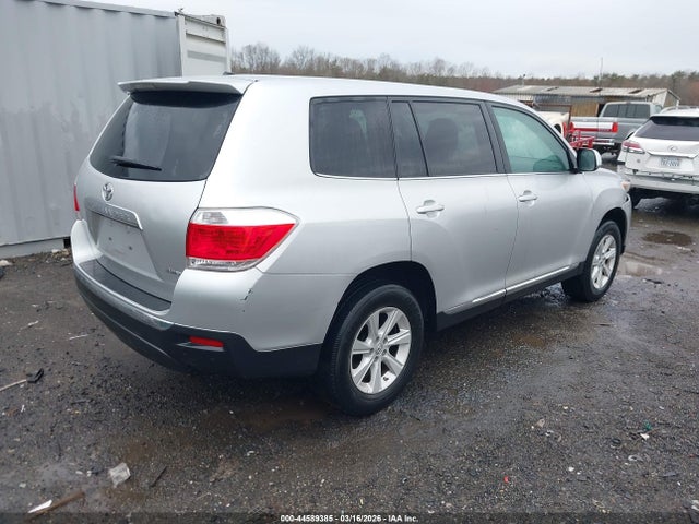 Toyota Highlander Base V6