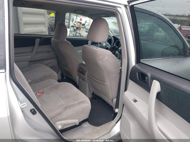 Toyota Highlander Base V6