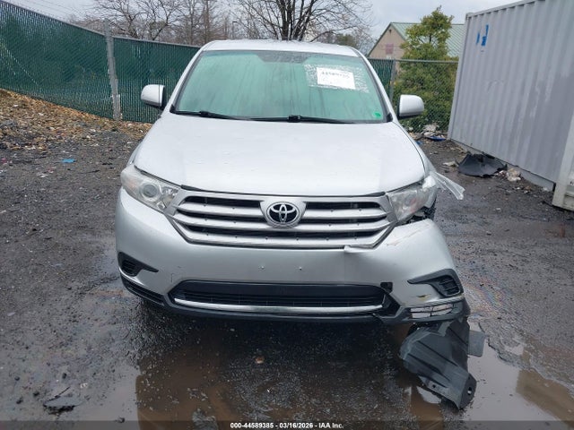 Toyota Highlander Base V6
