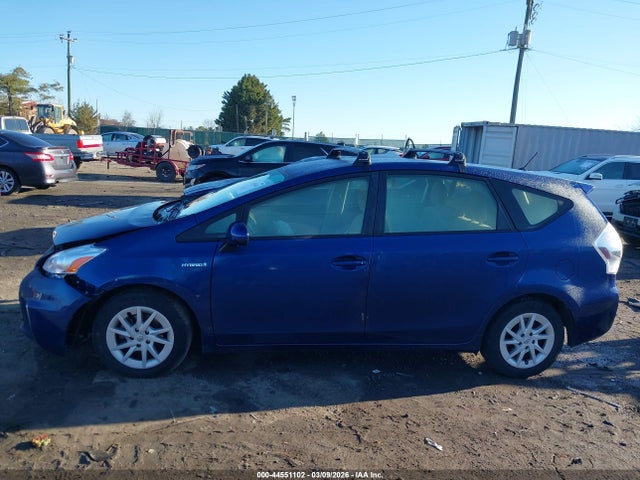 Toyota Prius v Two