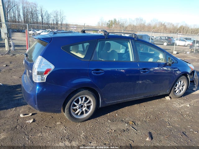 Toyota Prius v Two