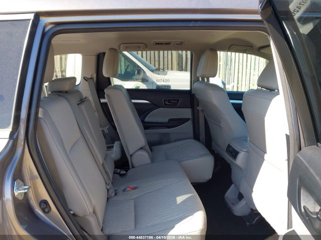 Toyota Highlander Le Plus
