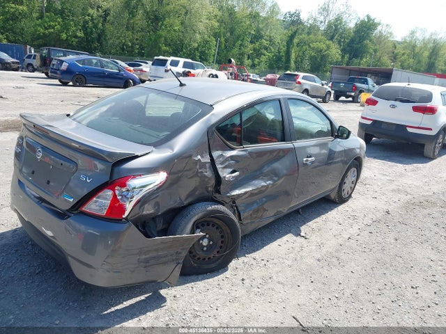 Nissan Versa