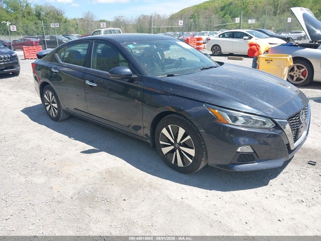 Salvage Nissan Altima Image