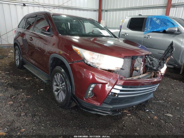 Salvage Toyota Highlander Image
