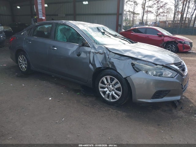 Salvage Nissan Altima Image