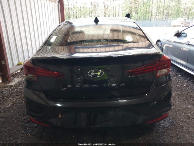 Hyundai ELANTRA Sel