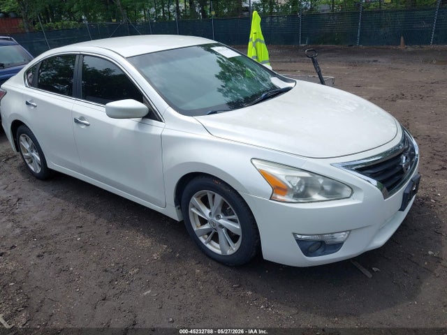 Salvage Nissan Altima Image