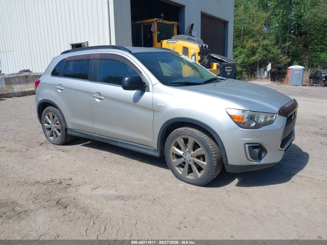 Salvage Mitsubishi Outlander Image