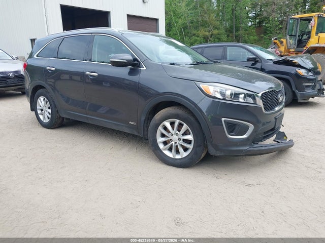 Salvage Kia Sorento Image
