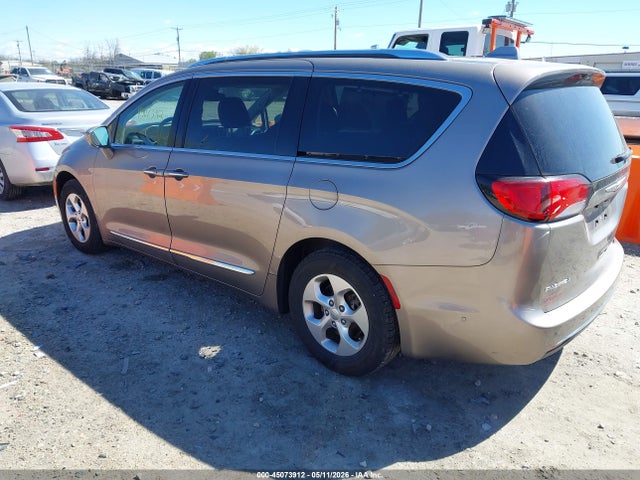 Chrysler Pacifica Touring-l Plus