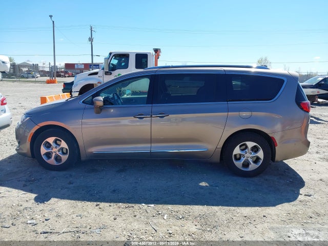 Chrysler Pacifica Touring-l Plus