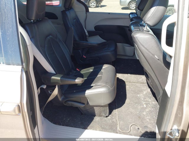Chrysler Pacifica Touring-l Plus