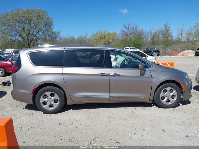 Chrysler Pacifica Touring-l Plus