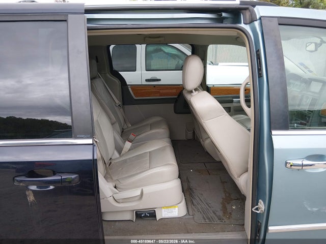 Chrysler Town & Country Limited