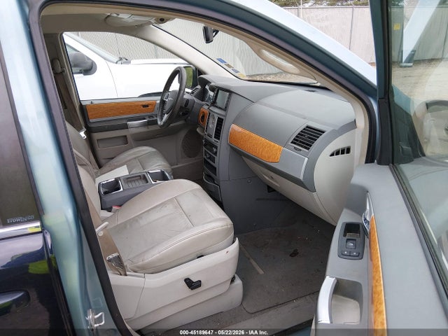 Chrysler Town & Country Limited