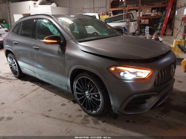 Salvage Mercedes-Benz GLA Image