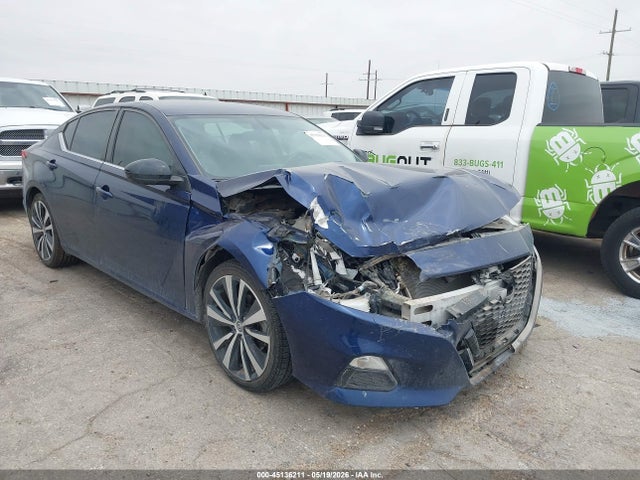 Salvage Nissan Altima Image