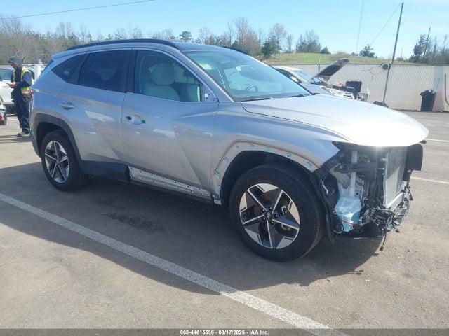 Salvage Hyundai TUCSON Image