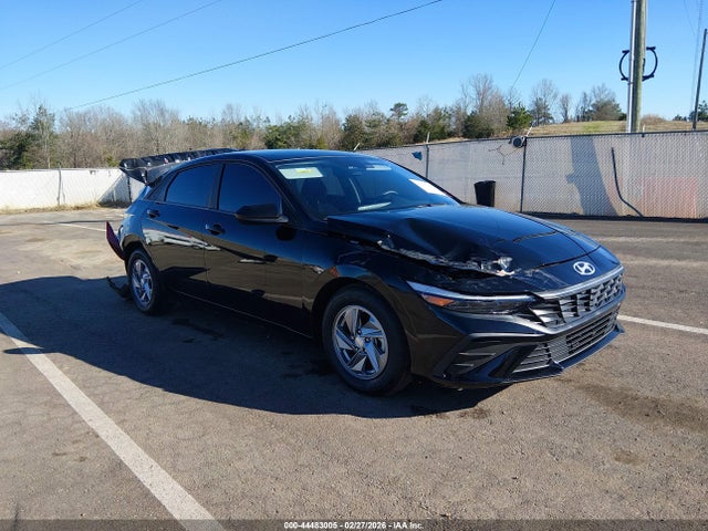 Salvage Hyundai ELANTRA Image