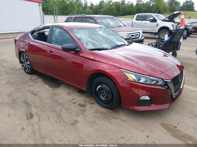 Salvage Nissan Altima Image