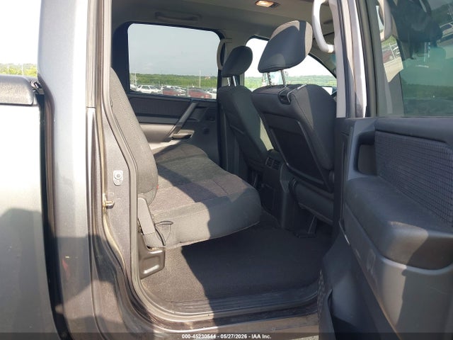 Nissan Titan Sv