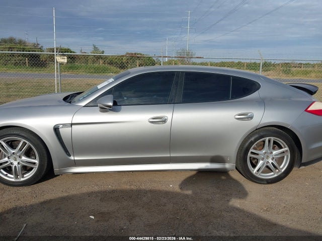 Porsche Panamera 4