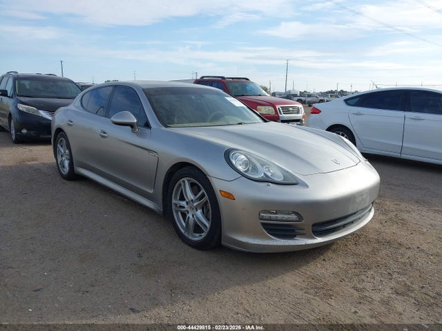 Salvage Porsche Panamera Image