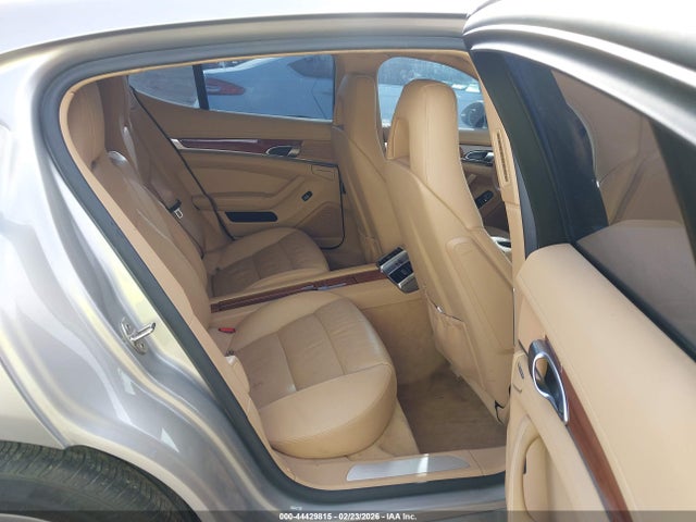 Porsche Panamera 4