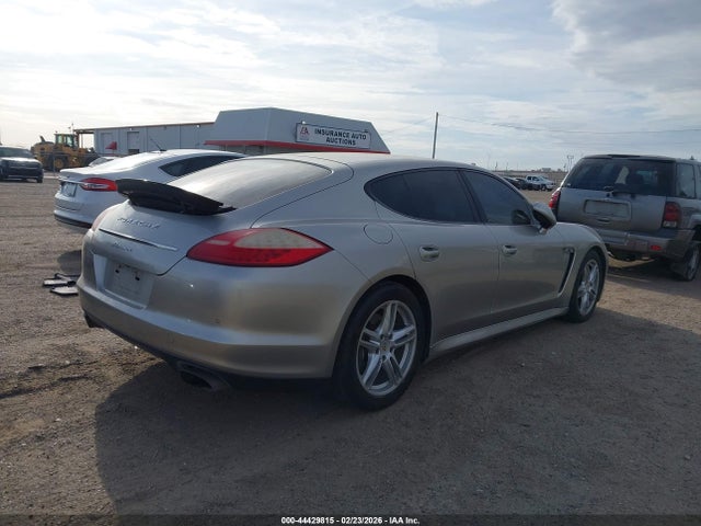 Porsche Panamera 4