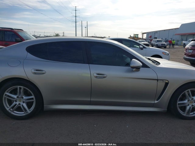 Porsche Panamera 4