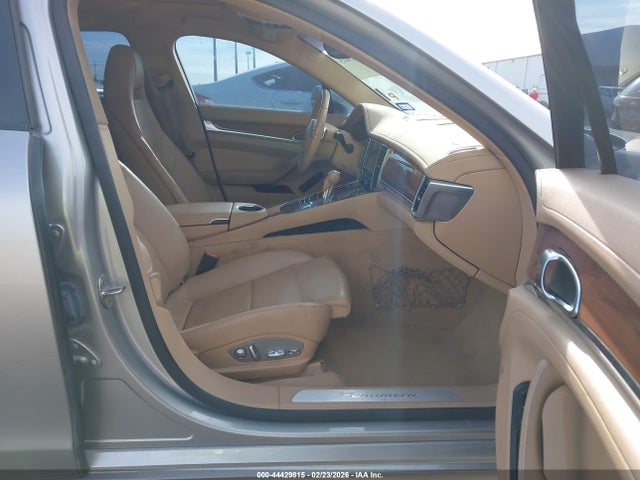 Porsche Panamera 4
