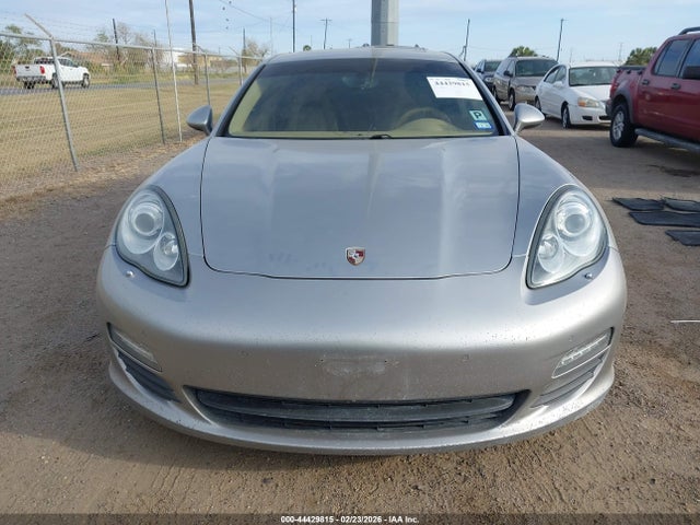 Porsche Panamera 4