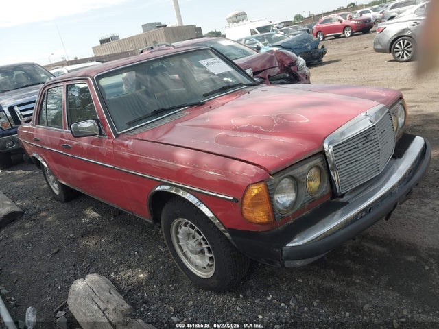 Salvage Mercedes-Benz 300 Image