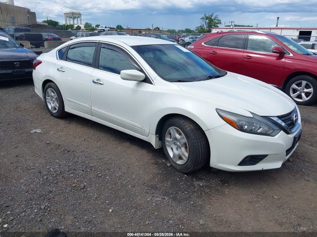 Salvage Nissan Altima Image