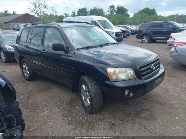 Salvage Toyota Highlander Image