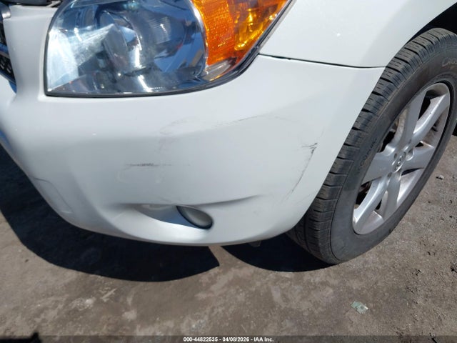 Toyota RAV4 Limited V6
