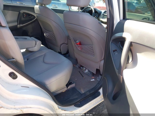 Toyota RAV4 Limited V6