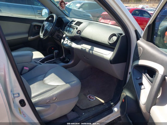 Toyota RAV4 Limited V6