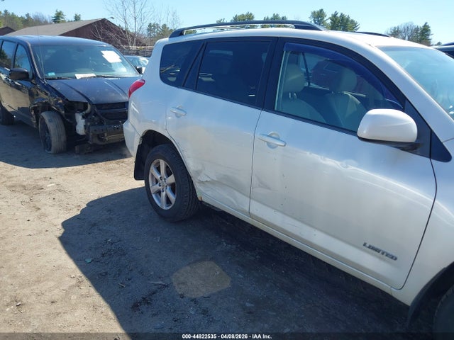 Toyota RAV4 Limited V6