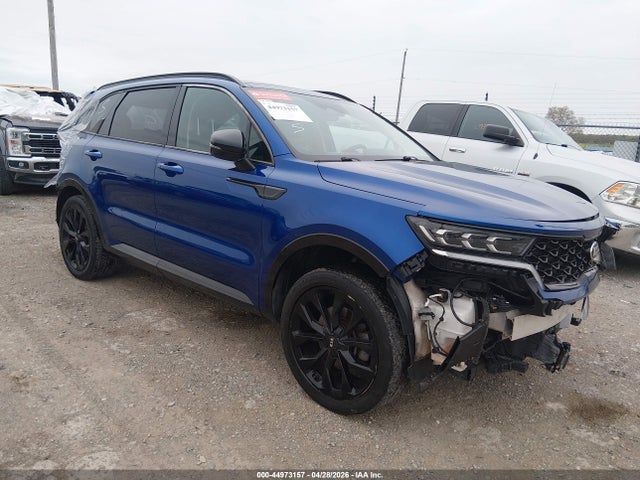 Salvage Kia Sorento Image