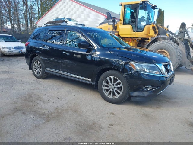 Salvage Nissan Pathfinder Image