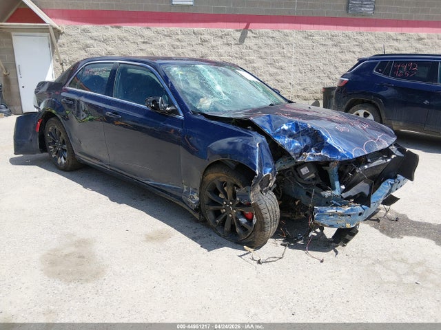 Salvage Chrysler 300 Image