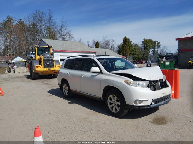 Salvage Toyota Highlander Image