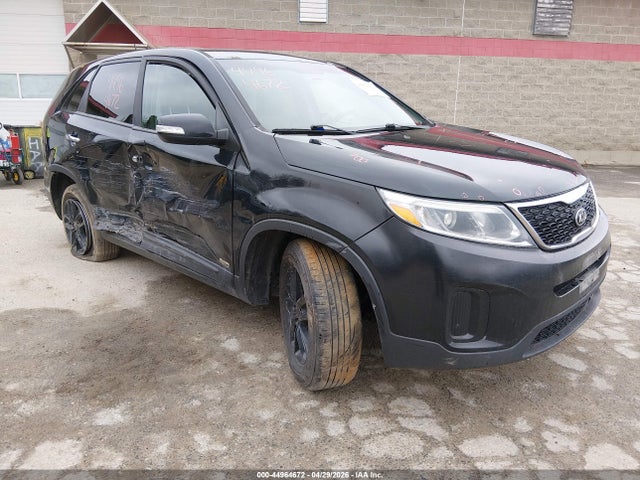 Salvage Kia Sorento Image