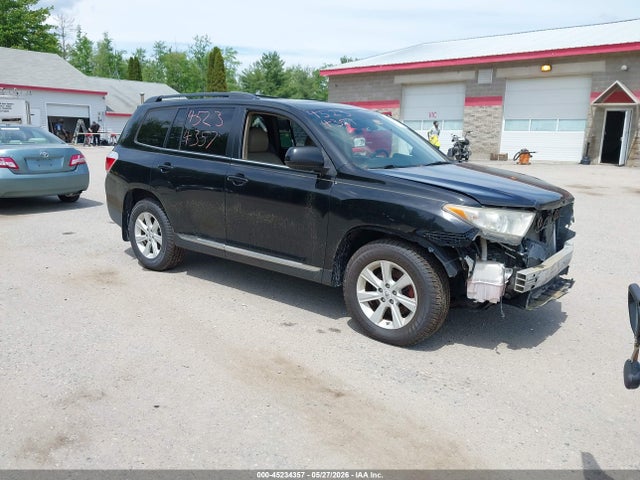 Salvage Toyota Highlander Image