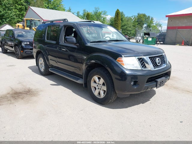 Salvage Nissan Pathfinder Image