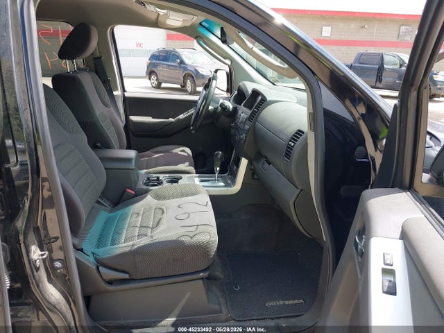 Nissan Pathfinder Sv